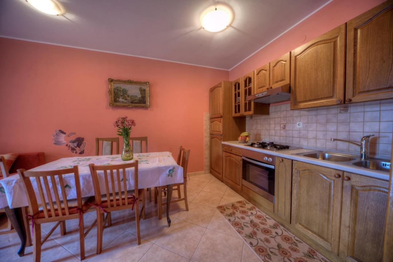 Comfortable Apartments In Peroj Near The Sea Exterior foto